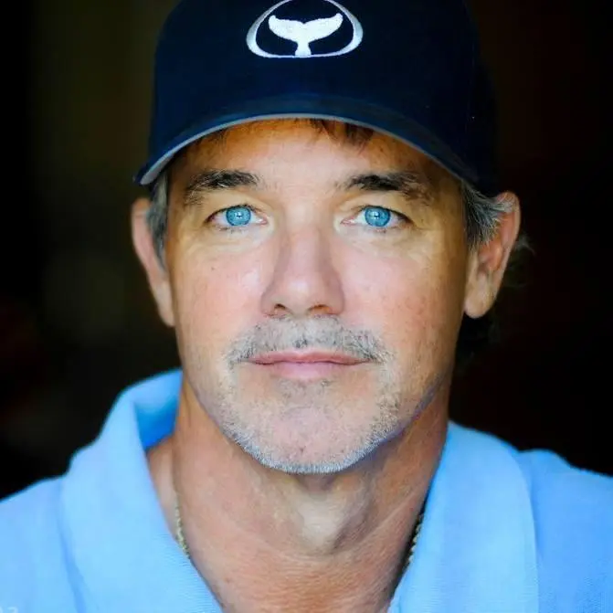 Wyland-temp Wyland gives the hang loose hand gesture